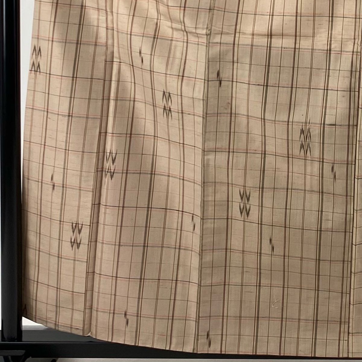未使用　正絹　袷　紬　燕　身丈（肩から）161㎝ 紬 身丈161cm 裄丈63.5cm S 袷 格子 燕 薄茶色 正絹 美品 名品