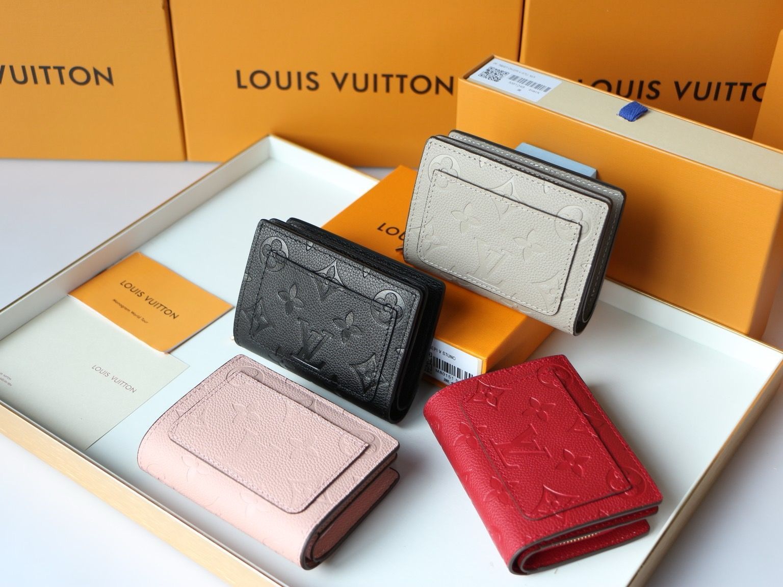 LOUIS VUITTON ルイヴィトン人気ルイヴィトンLV二折り財布