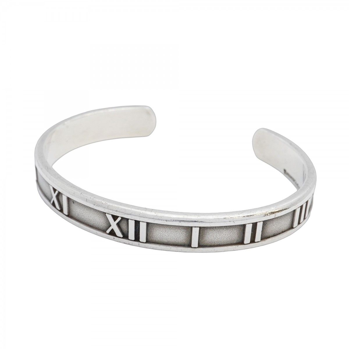 Tiffany & Co. シルバーバングル 専用ポーチ付き ✨鑑定済み✨Tiffany & Co. シルバーバングル - メルカリ