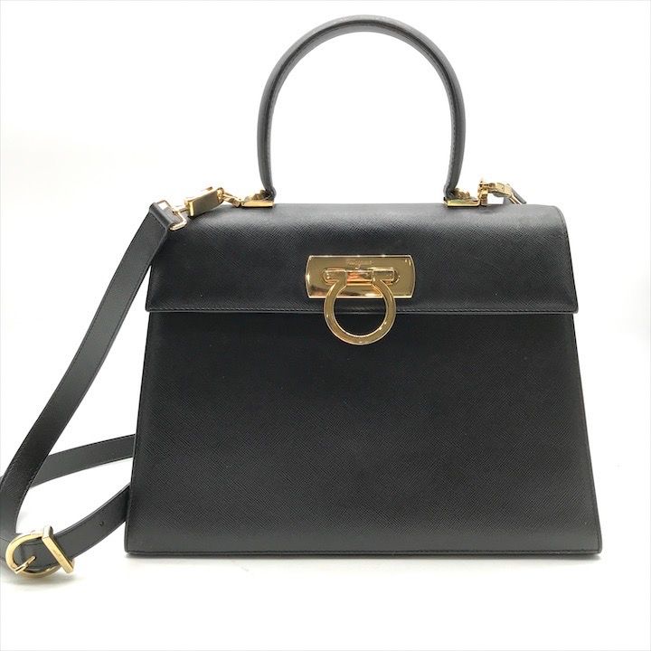 美品 Ferragamo フェラガモ ガンチーニ レザー 2WAY 斜め掛け ハンド ショルダー バッグ ブラック k3616 美品 Ferragamo フェラガモ ガンチーニ レザー 2WAY 斜め掛け ハンド