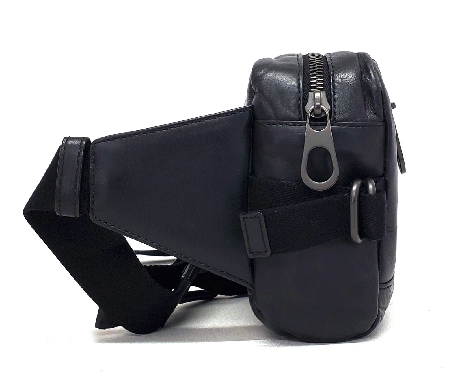 ブラックラバーボディバッグ ボッテガヴェネタ ボディバッグ ブラック