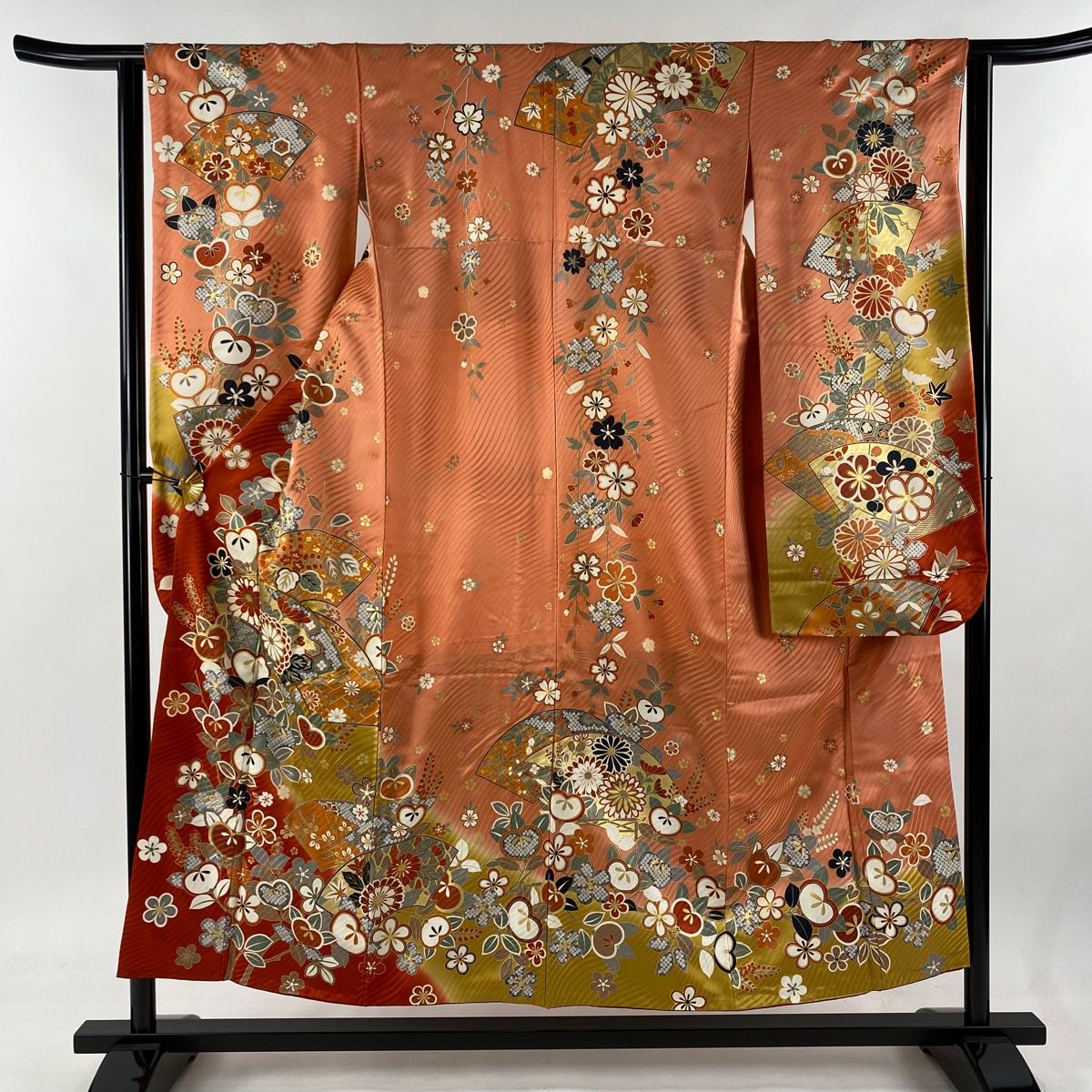 振袖 身丈153cm 裄丈62cm S 袷 扇面 草花 金糸 金彩 サーモンピンク 正絹 名品