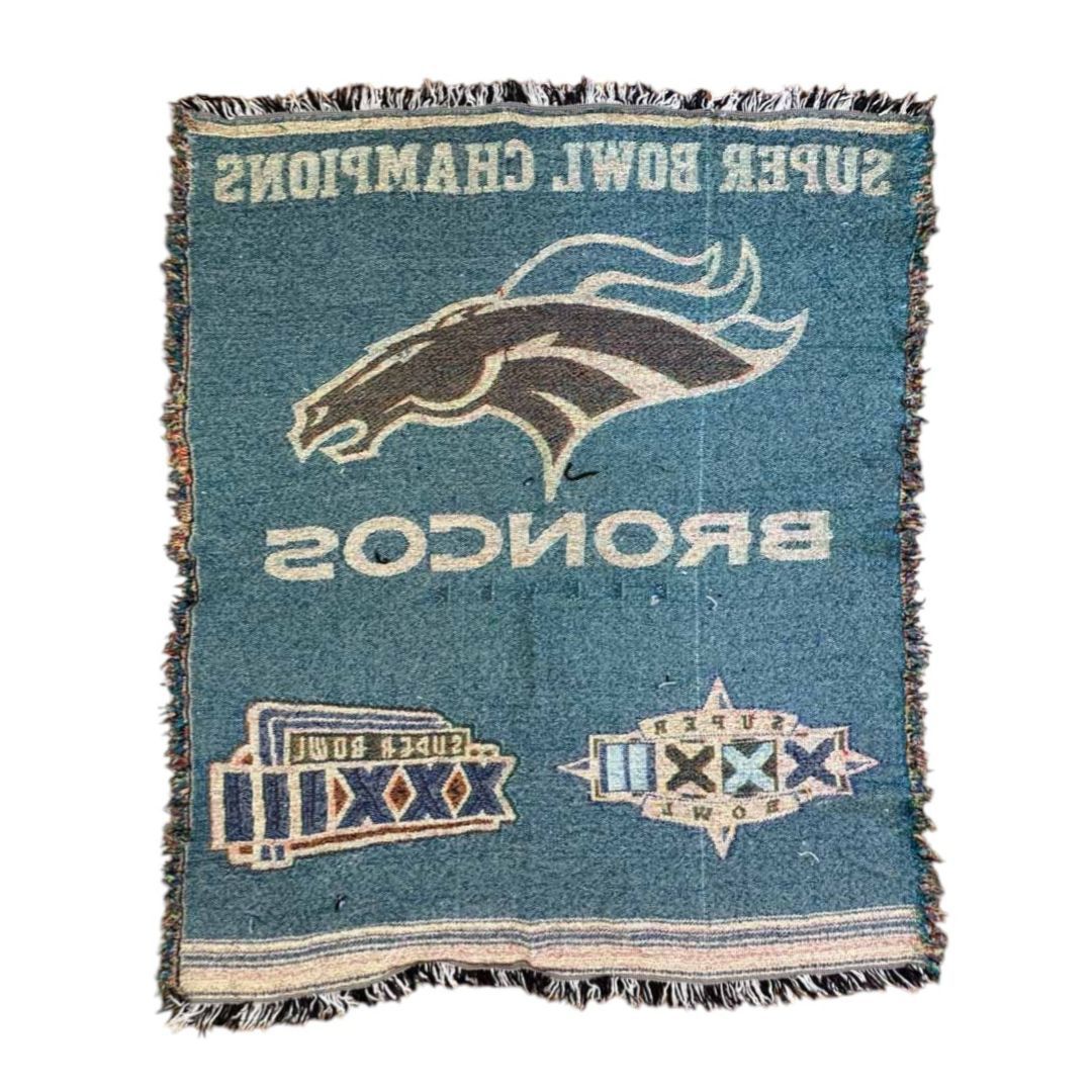 ラグ マット NFL デンバーブロンコス　アメリカンラグ ヴィンテージ  絨毯 vintageラグ カーペット NFL デンバー・ブロンコス 1747 - メルカリ