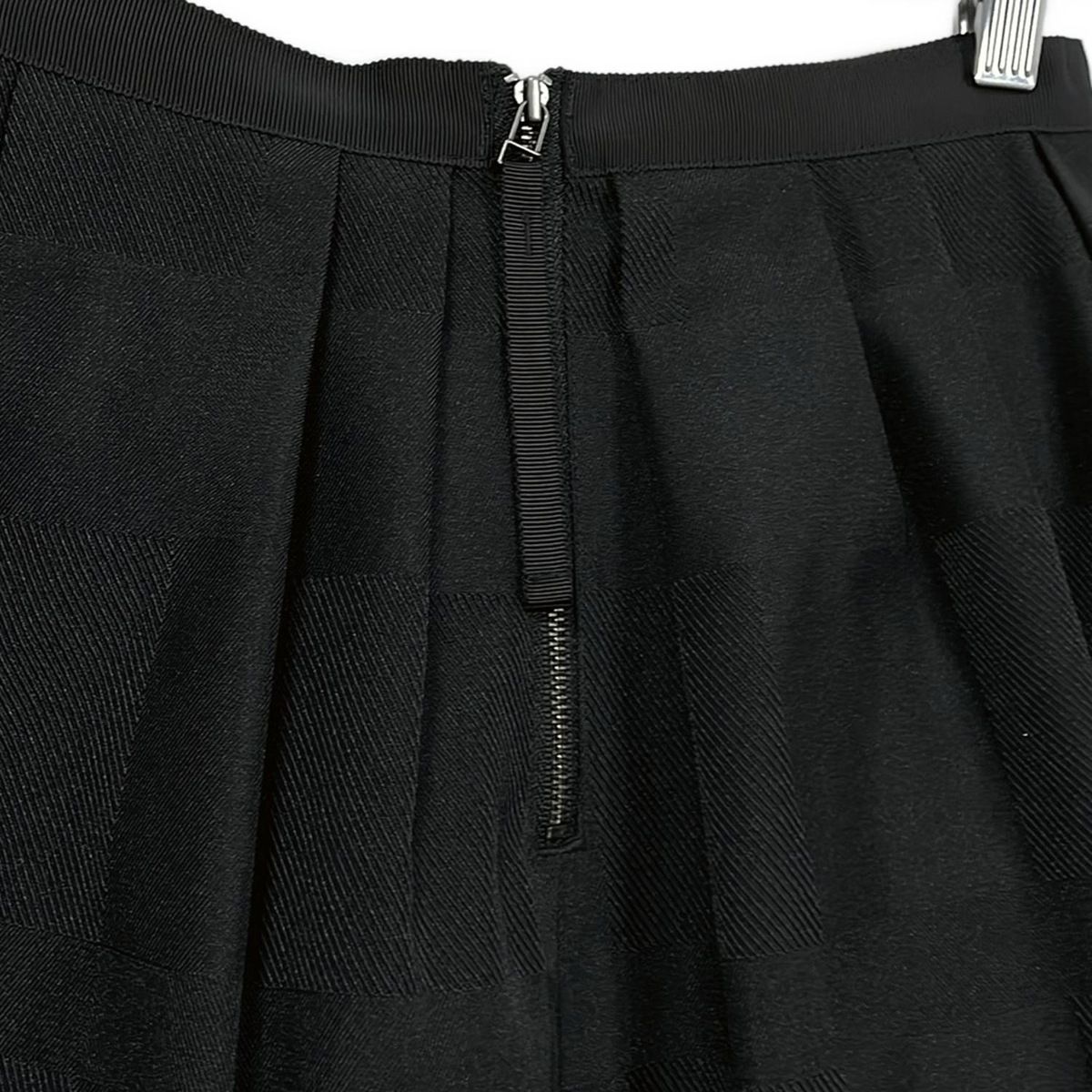 LABEL CRESTBRIDGE
