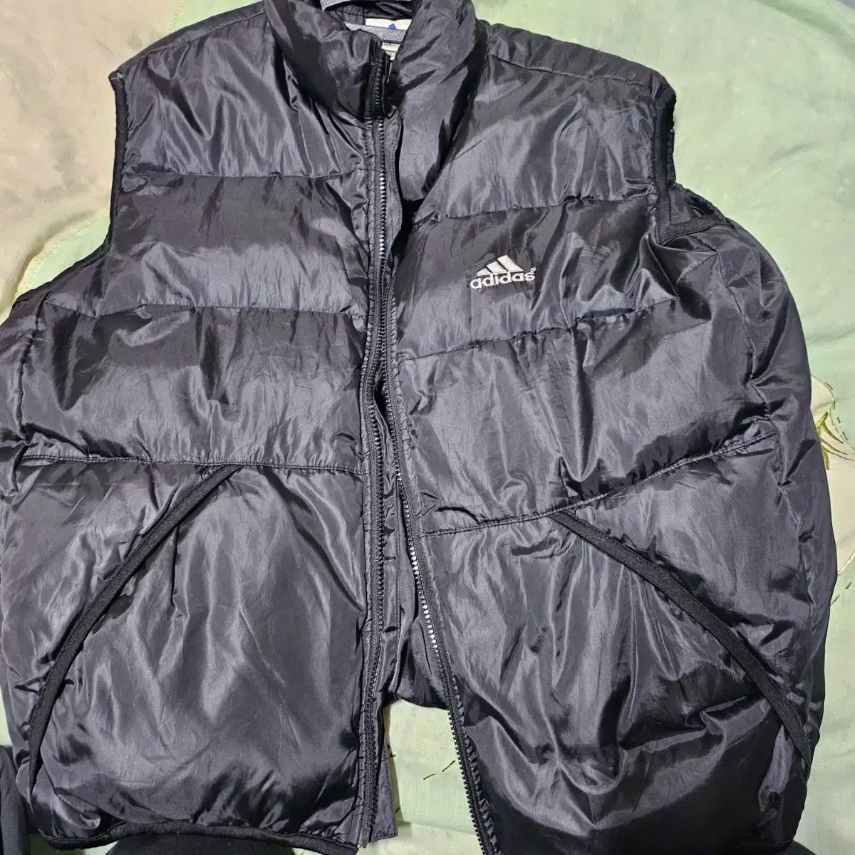 adidas(アディダス) ベスト 105 xl 出品