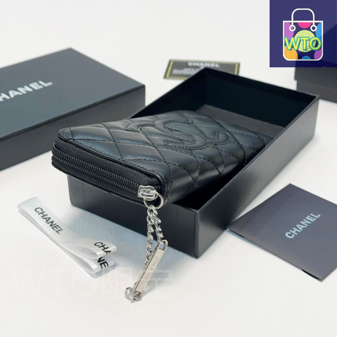 CHANEL シャネル　カタログ　カーラデルヴィーニュ　希少 カール・ラガーフェルドの愛があふれた、シャネルの2019/20年
