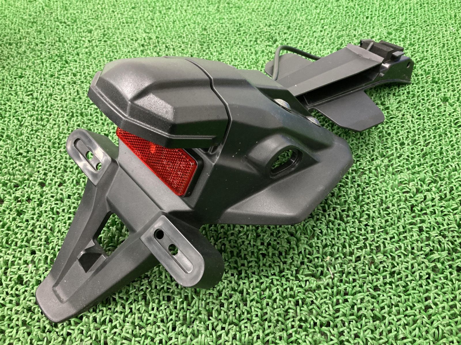 MT-09 リアフェンダー B7N ヤマハ 純正 中古 バイク 部品 RN69J 割れ欠け無し 品薄 希少品 車検 Genuine - メルカリ
