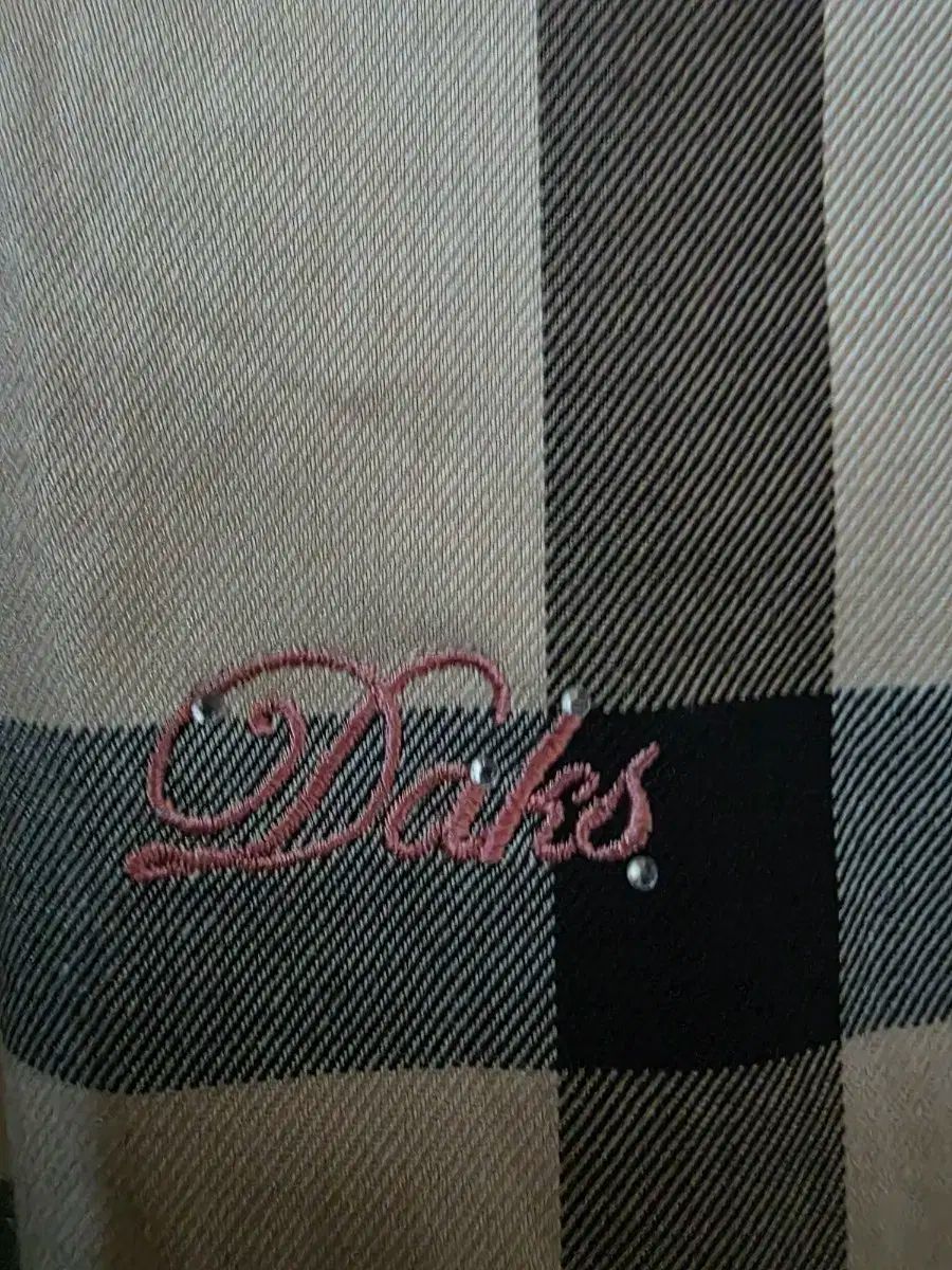 DAKS