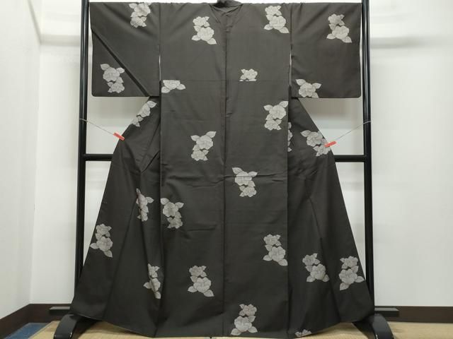 平和屋着物●本場大島紬　9マルキ　泥染め　地空き　椿　正絹　逸品　CAAR8170vf 平和屋着物○本場大島紬 9マルキ 泥染め 地空き 椿 正絹 逸品