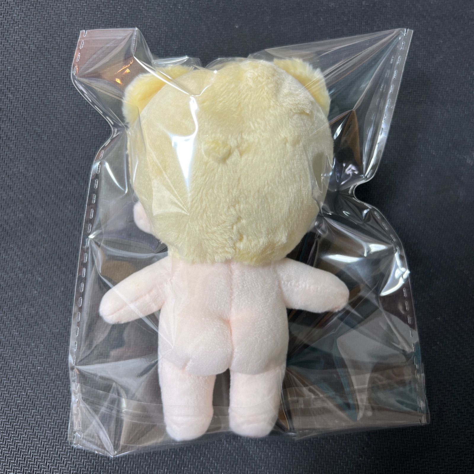 ホシ　ぬいぐるみ　10cm 新品　マスター　セブチ Amazon.co.jp: ホシ ぬいぐるみ 10cm マスター セブチ svt