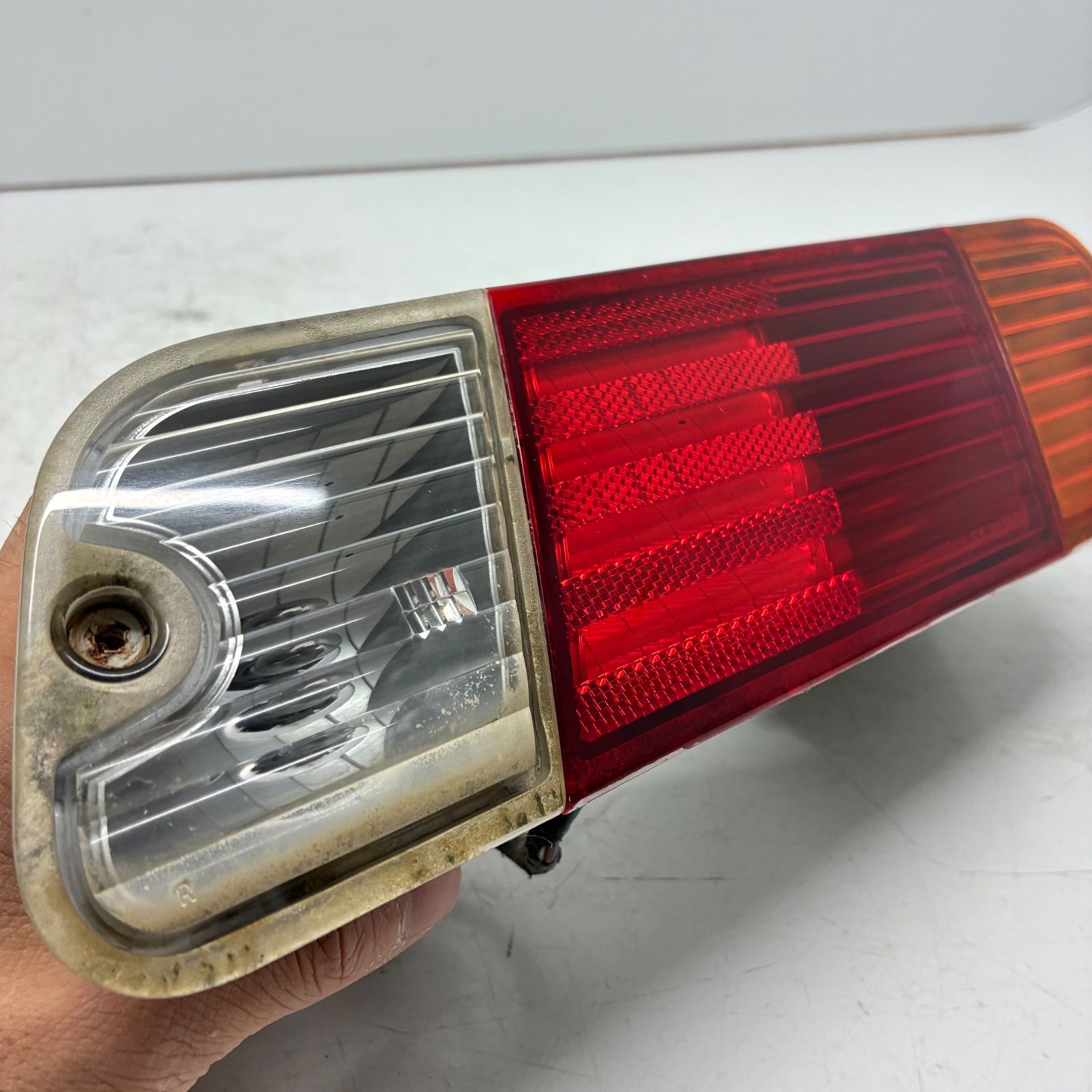 U61T U71T ミニキャブ クリッパー 左右テールランプ純正 送料込み三菱 U61T U62T ミニキャブ トラック 純正 左 テールランプ テールライト 日産 クリッパー U71T U72T  スタンレーP5729