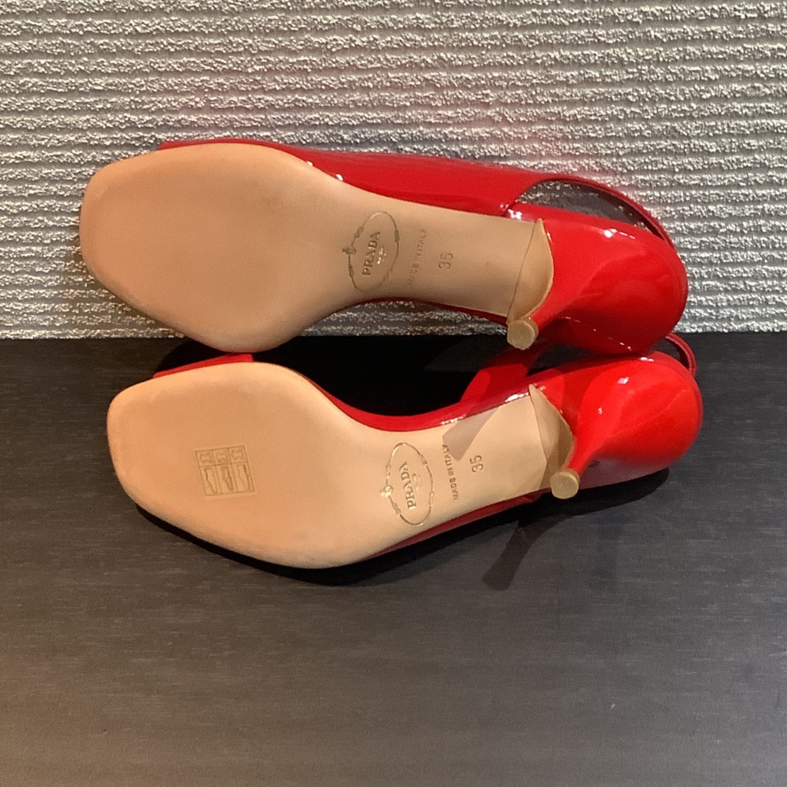 未使用 本物 PRADA プラダ エナメル パテント バックストラップ 