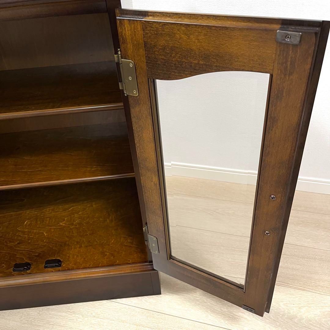 ガラスキャビネット