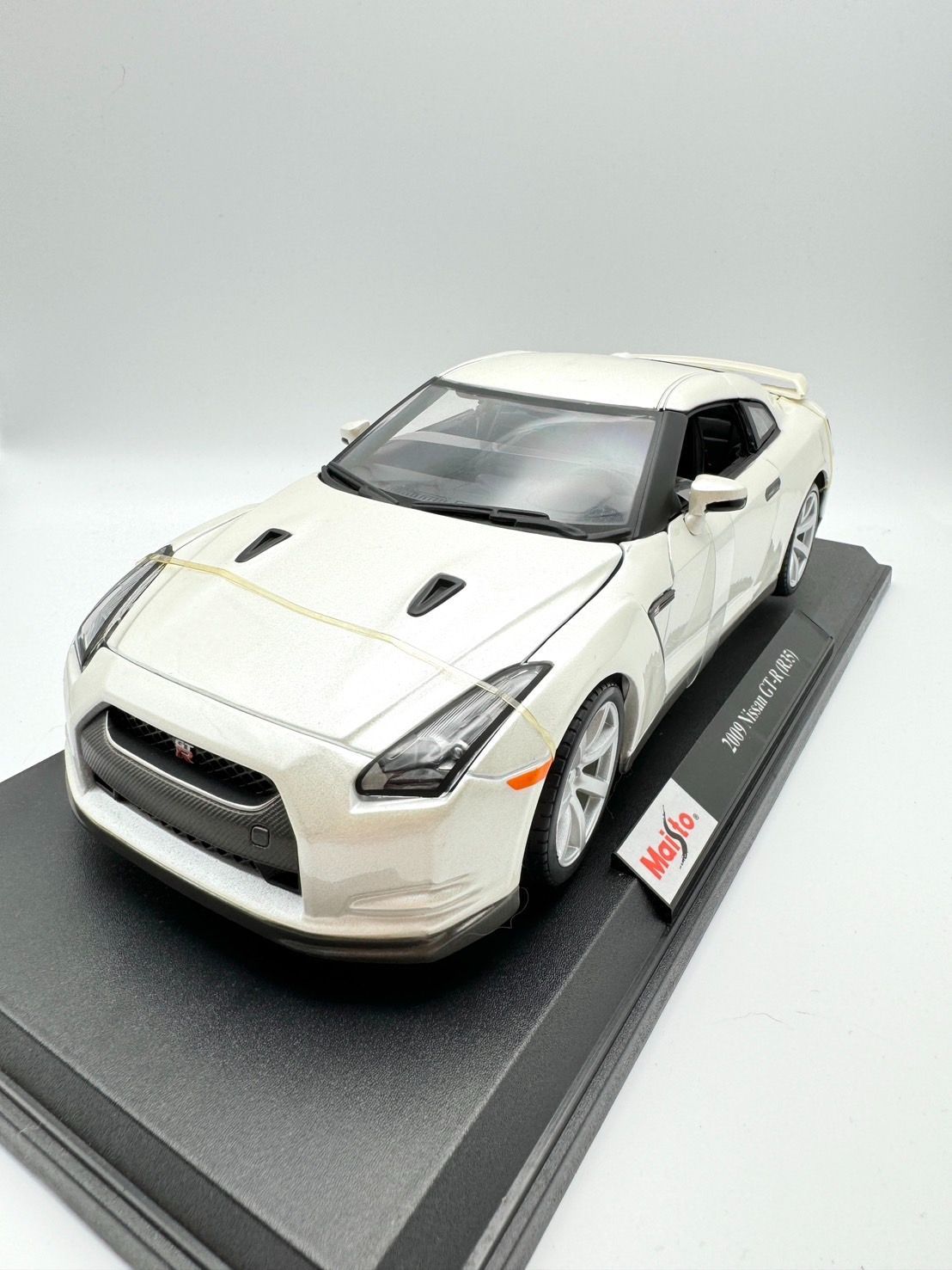 Maisto 1/18 2009 Nissan GT-R(R35) パールホワイト - メルカリ