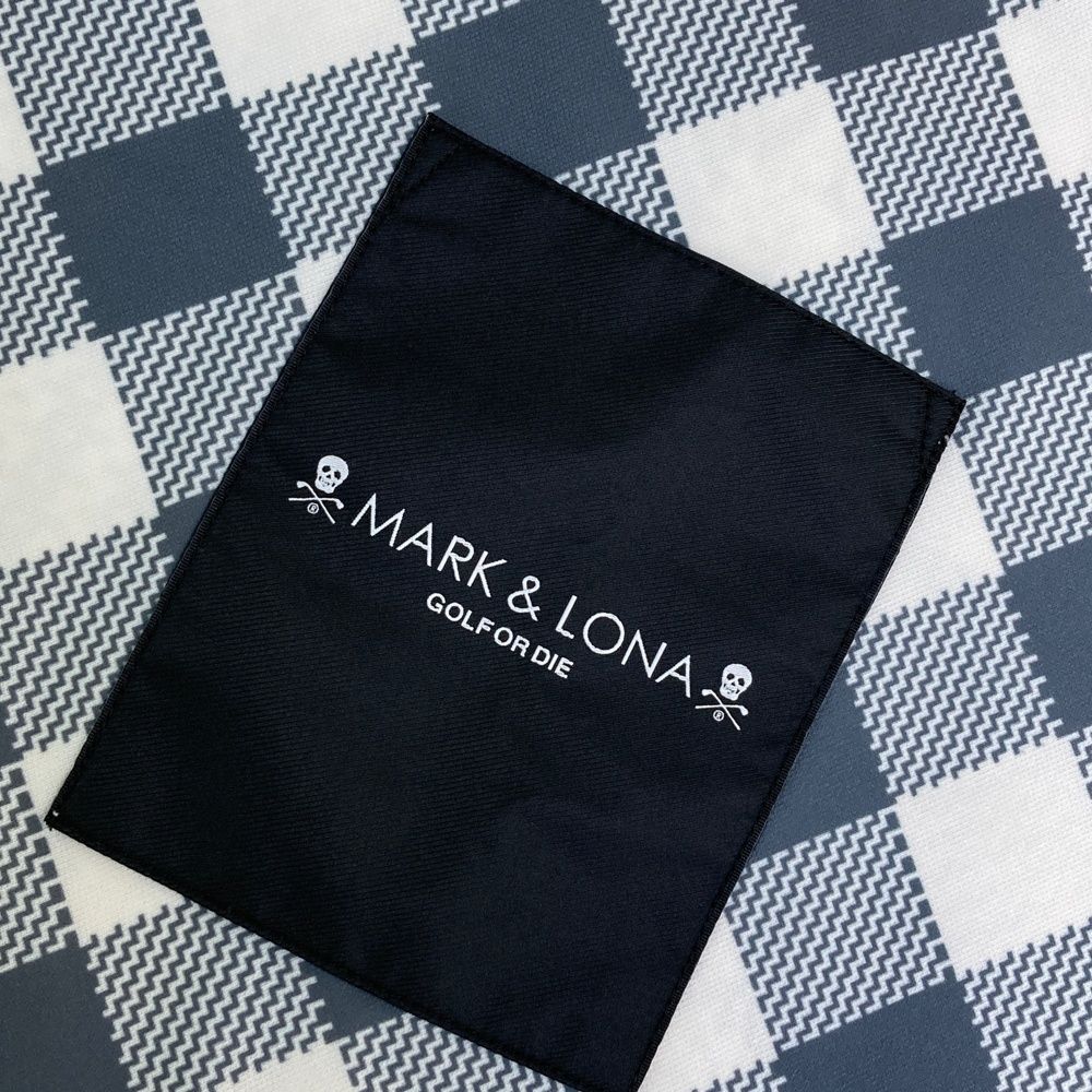 モデル ハイネック