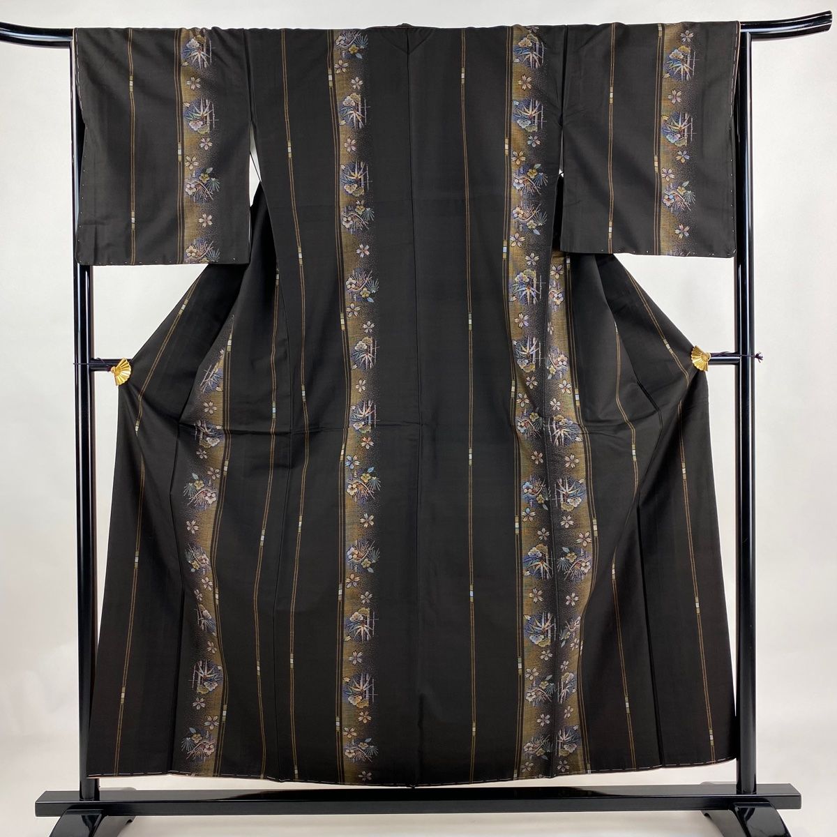 紬 身丈158cm 裄丈65.5cm M 袷 松竹梅 縞 焦茶色 正絹 秀品