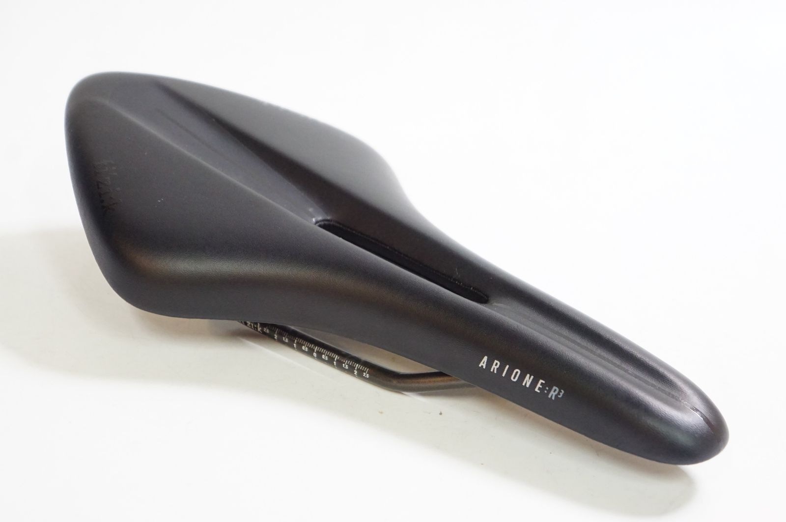 FIZIK フィジーク ARIONE R3 OPEN サドル バイチャリ熊谷店