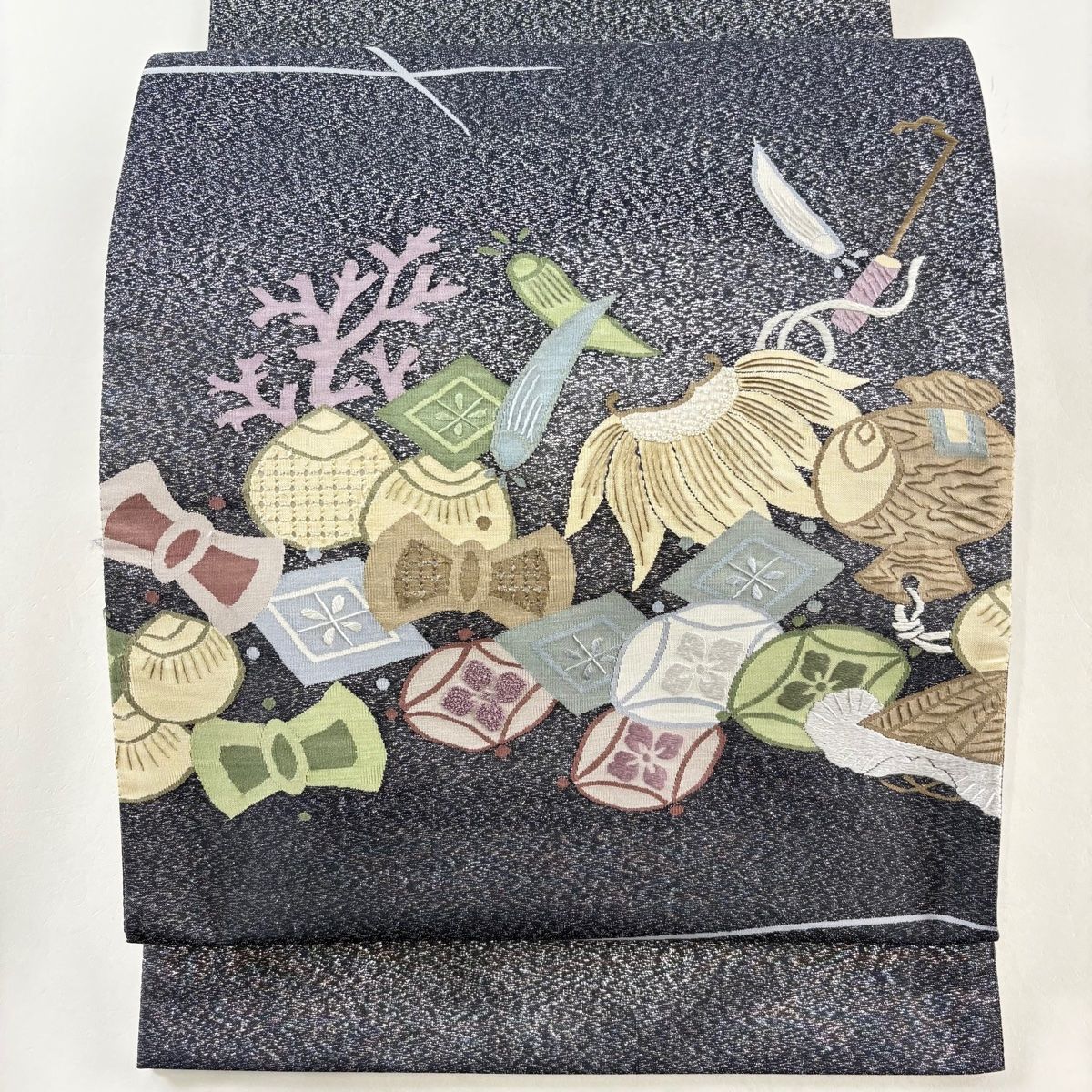 袋帯 美品 名品 落款あり 宝尽くし 鶴 金糸 箔 金色 お太鼓柄