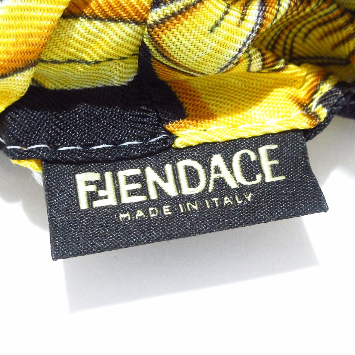 FENDACE(フェンダーチェ) シュシュ美品 ナイロン 黒×ゴールド