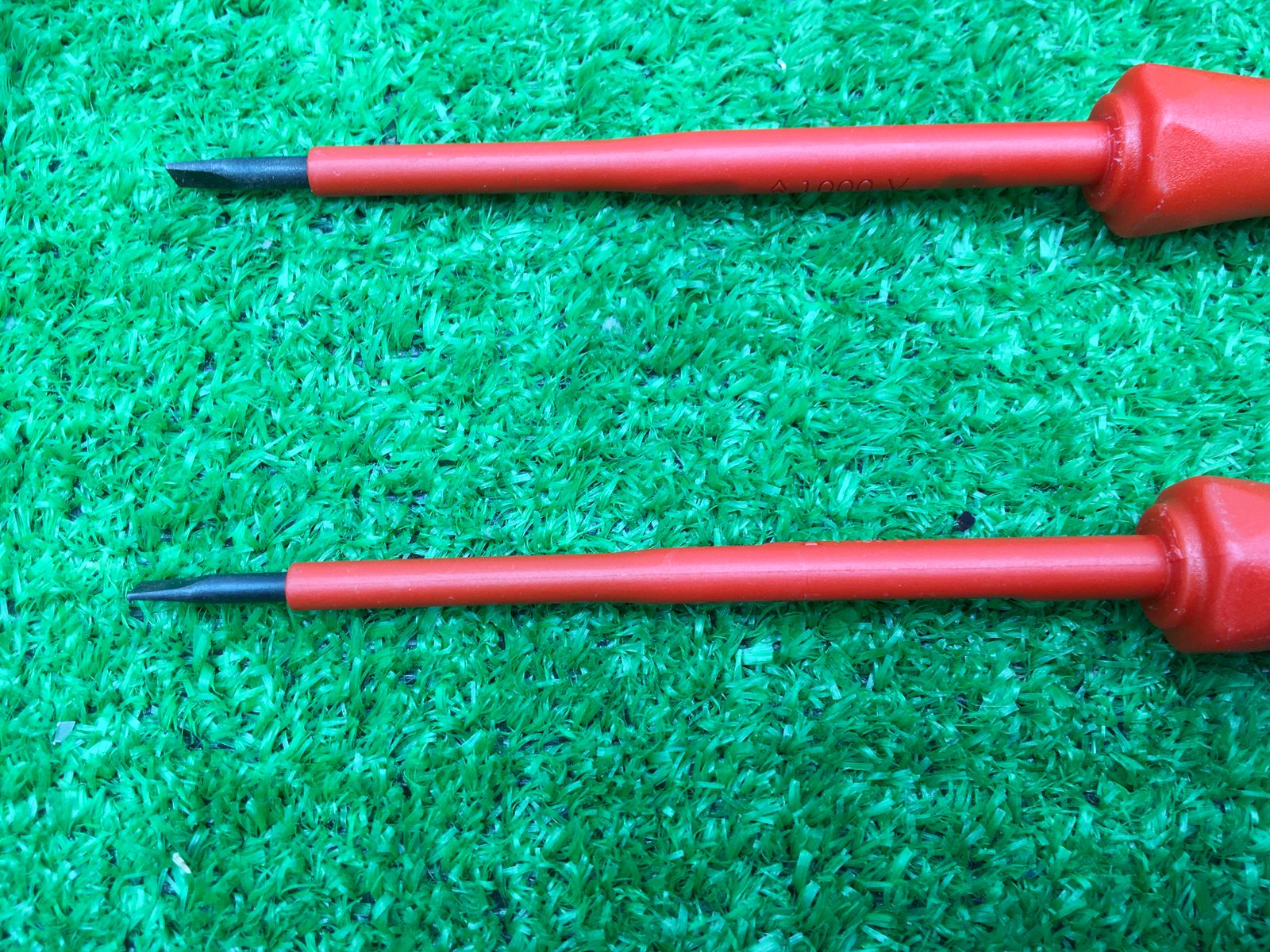 中古品】☆ KNIPEX/クニペックス 絶縁ドライバー 4本