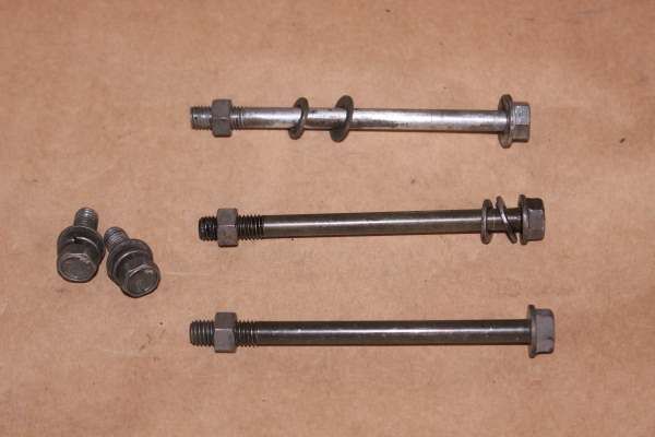 スズキ K50 コレダ（12V） BA15A エンジンハンガーボルト S189-37