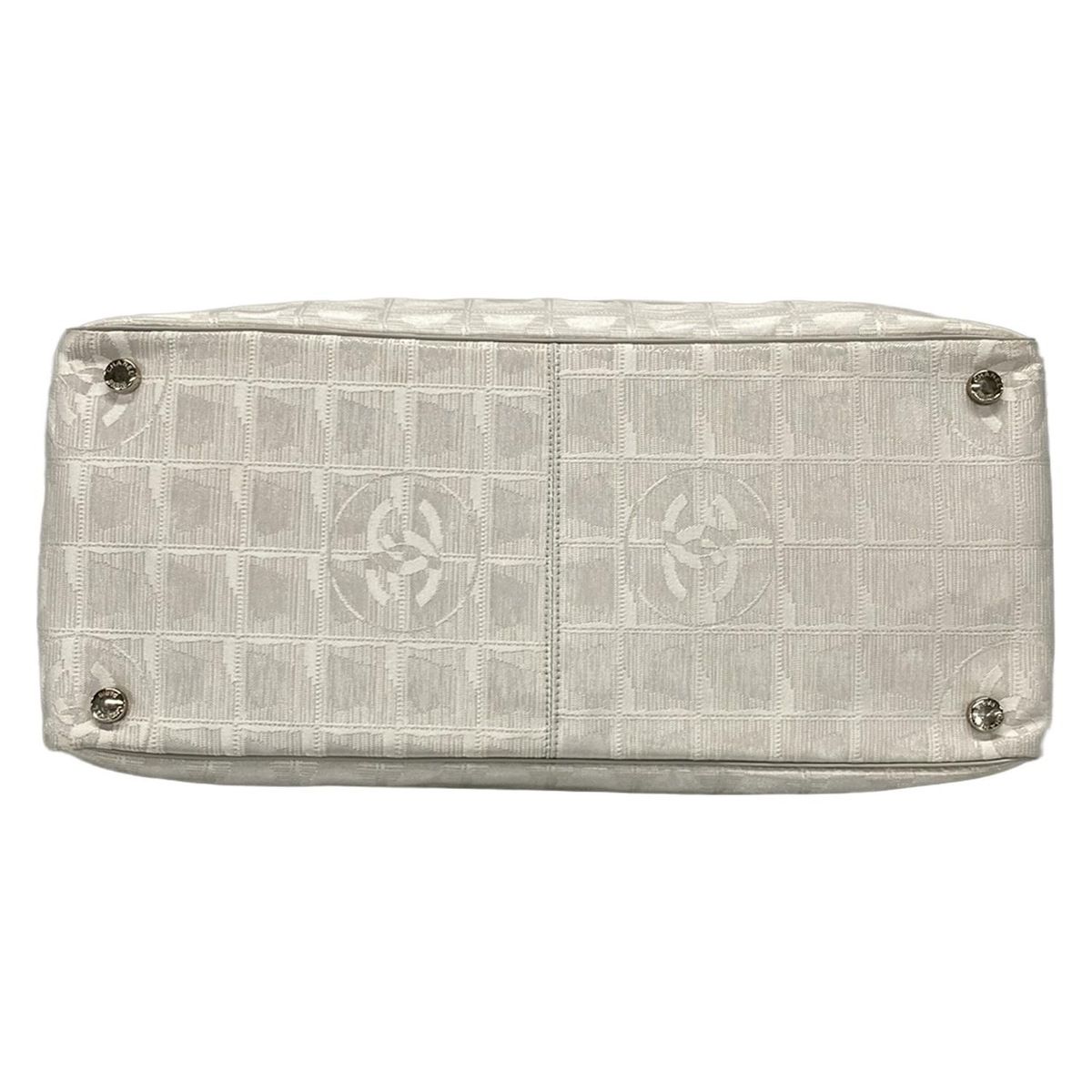 【値下げ】CHANELシャネル　ニュートラベルライン　ハンドバッグシルバー CHANEL(シャネル) トートバッグ ニュートラベルライントートMM