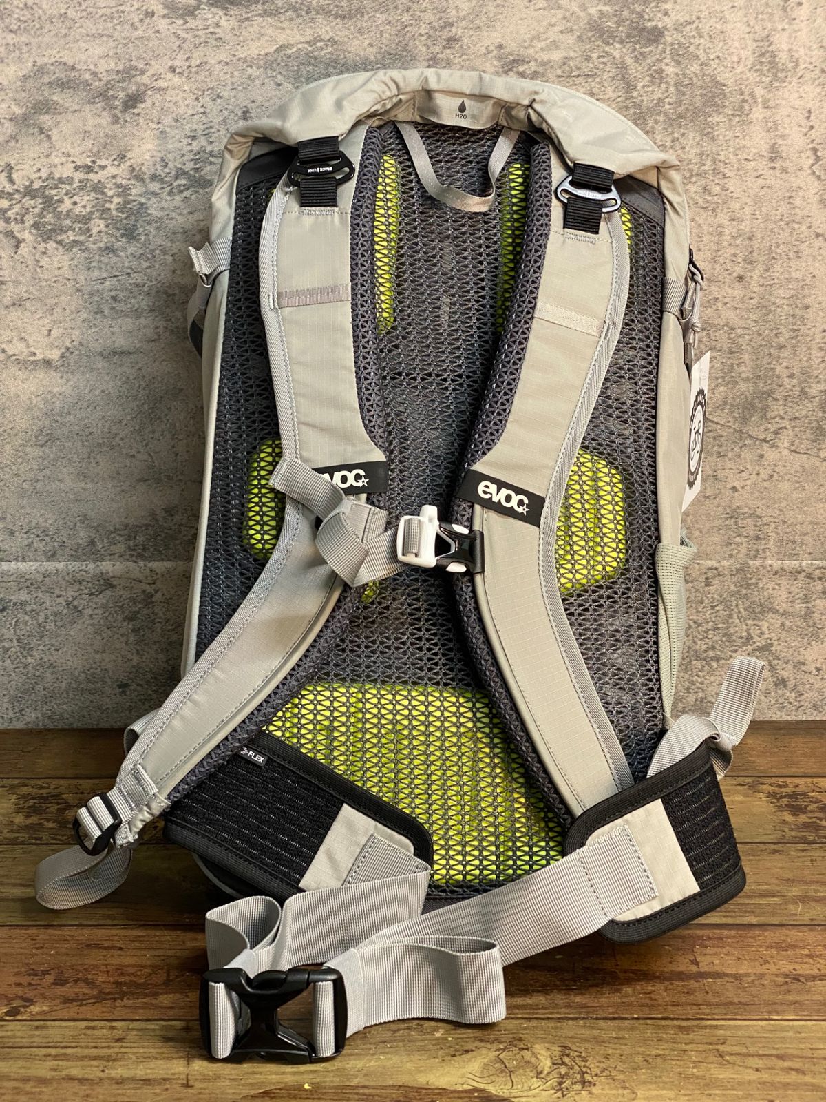 JJ889 evoc STAGE 18 リュックサック バックパック グレー