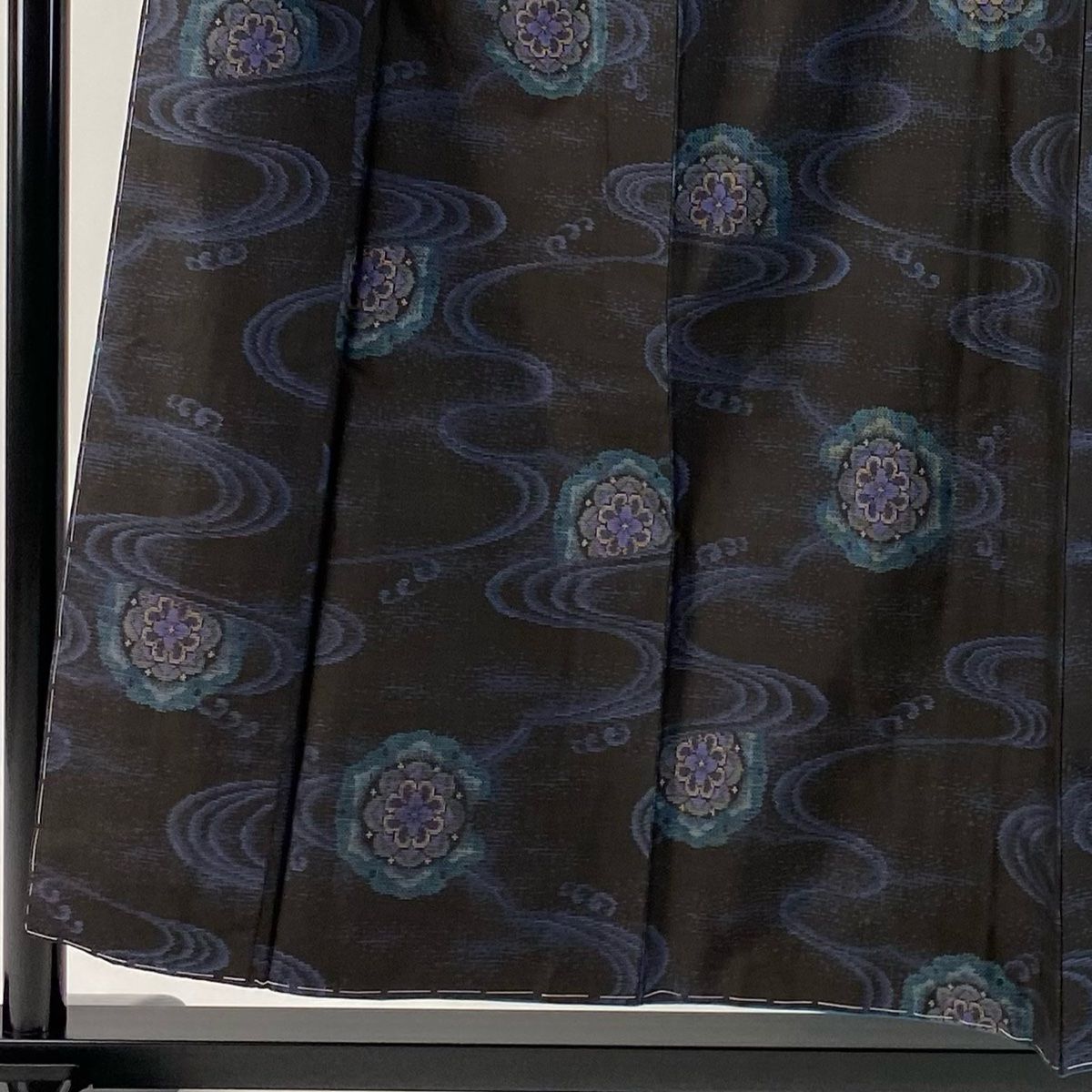 大島紬 身丈154.5cm 裄丈62cm S 袷 純泥染 証紙 華文 流水 墨色 正絹