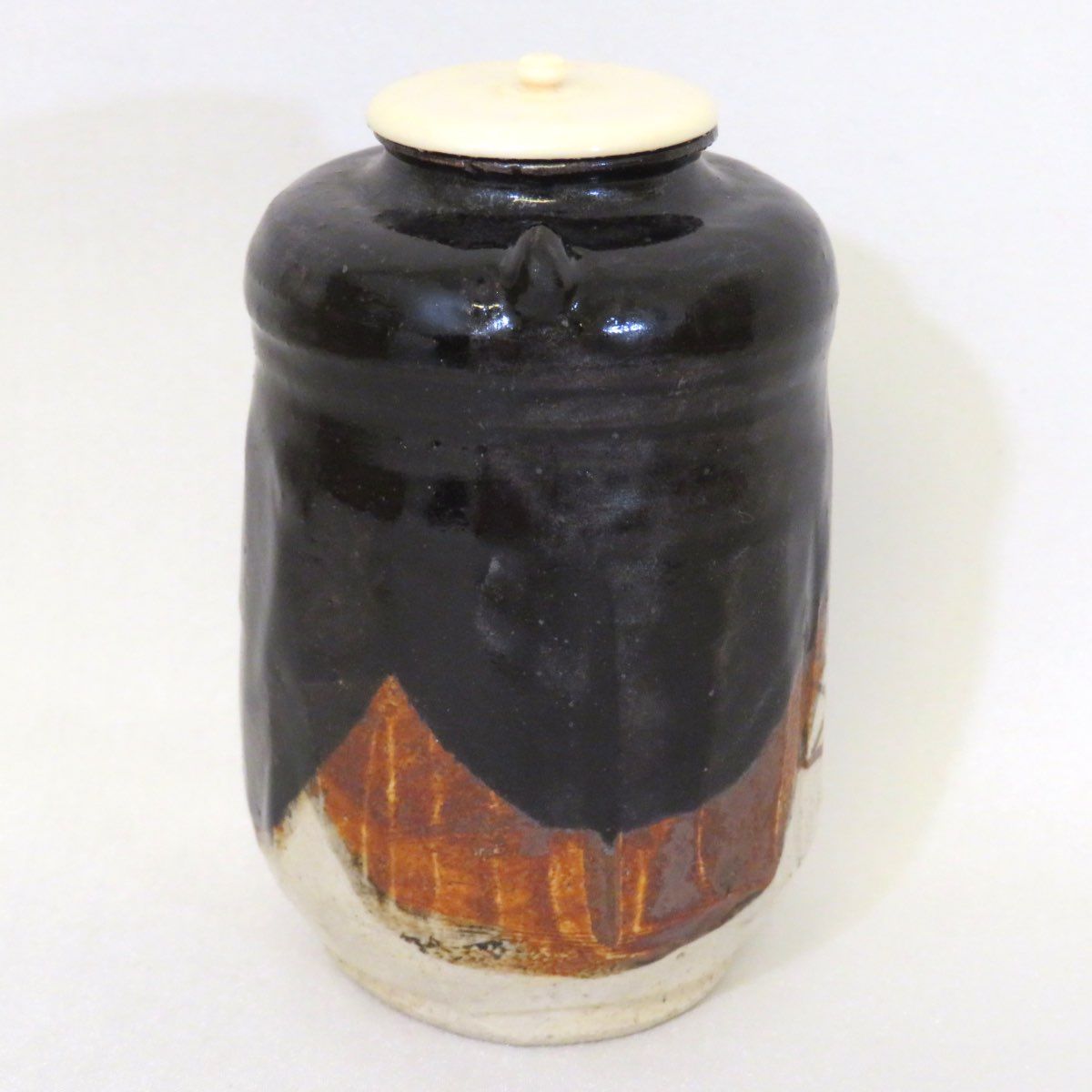 六月の特売品】 岐阜県 山十窯 加藤光右衛門作 黒織部 茶入 耳付