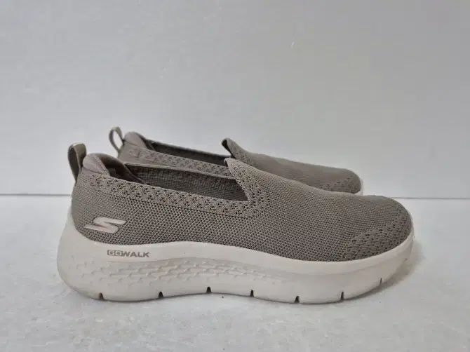 【雷市場（ポンジャン）商品韓国直送】SKECHERS(スケッチャーズ) レディース スニーカーズ 255