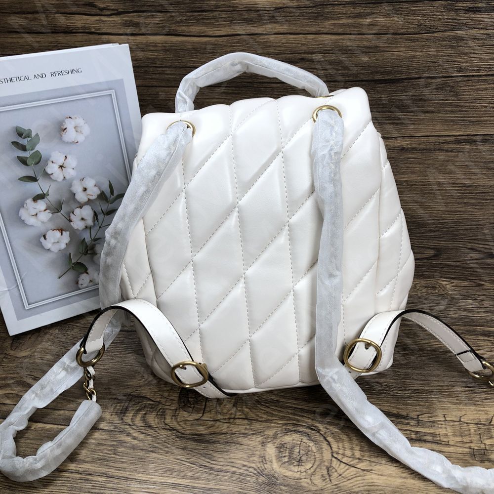 未使用 COACH クラシック タビー シリーズ バックパック - メルカリ 未使用 COACH クラシック タビー シリーズ バックパック - メルカリ