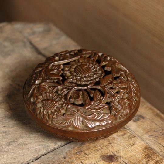 銅細工 透かし彫りの五福献寿薫香炉  香道具   装飾品  工芸品 美術品 置物 銅細工 透かし彫りの五福献寿薫香炉 香道具 装飾品 工芸品 美術