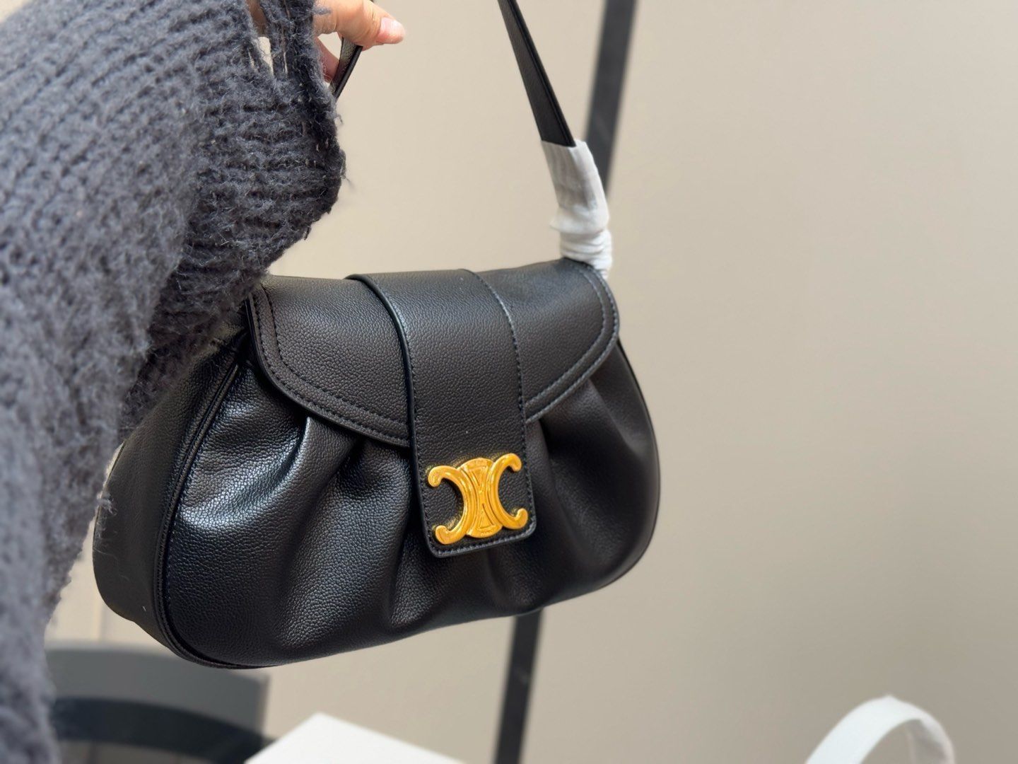 VINTAGE●CELINE●セリーヌ キャラメル アンダーアームバッグ Celine] アンダーアームバッグ トリオンフデザイン - 専用