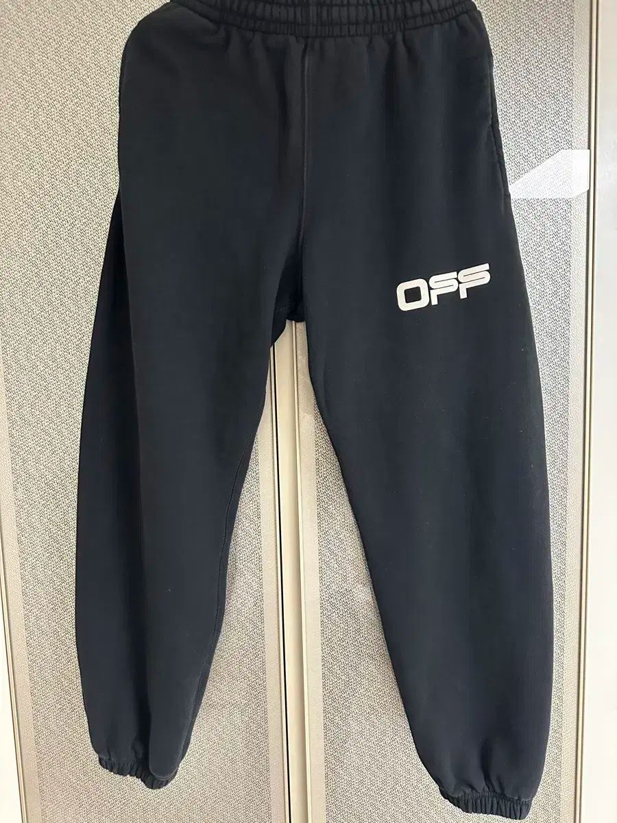 【雷市場（ポンジャン）商品韓国直送】 Off-White(オフホワイト) パンツを売っています
