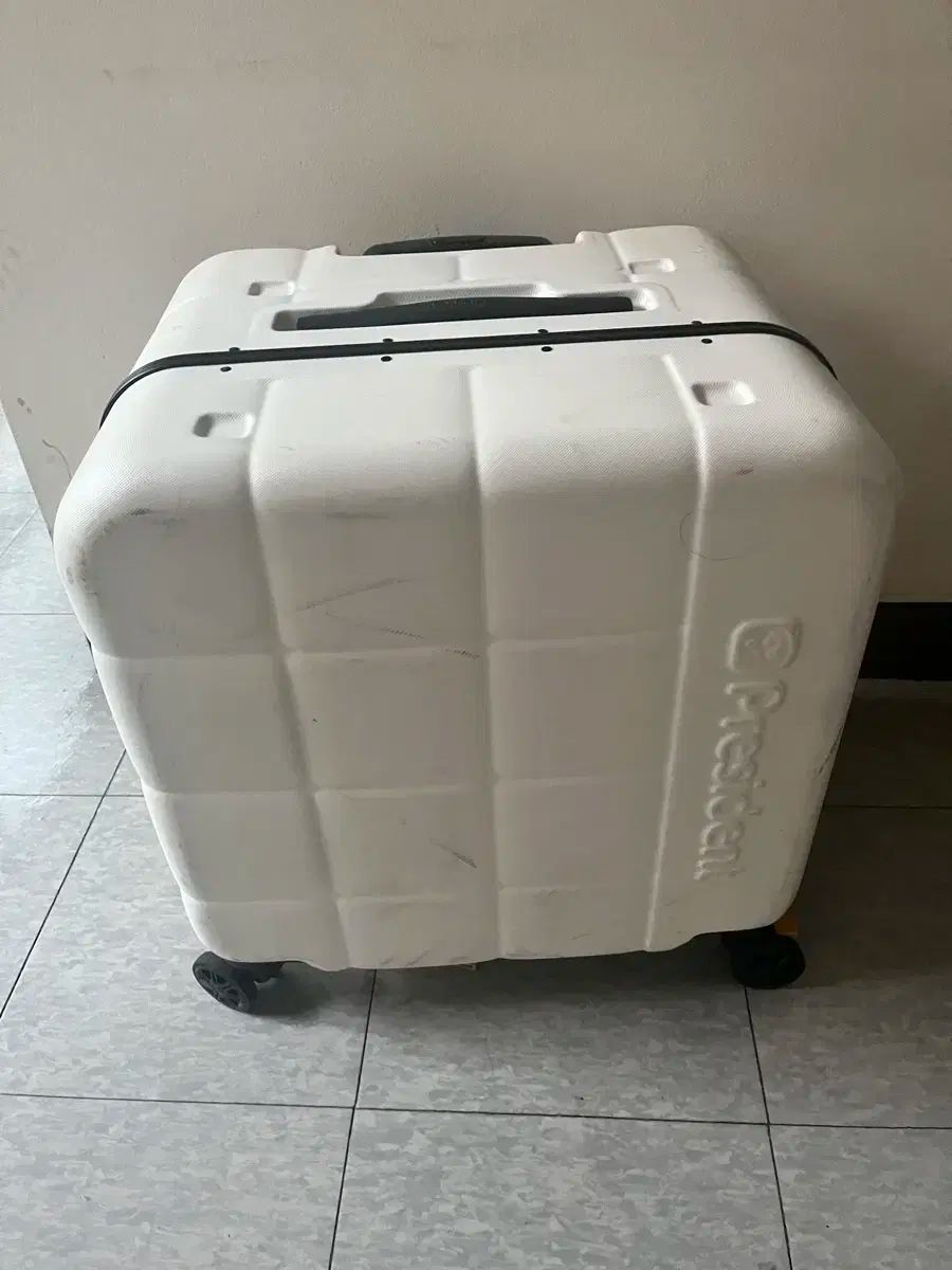 President 白 旅行用 キャリアー 24インチ