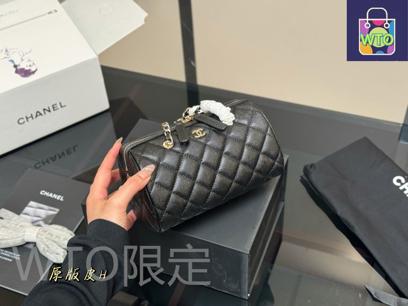 国内発送 すぐ届く 25P ウェストバッグ【CHANEL】 ウエスト バッグ、シャイニー ラムスキン、ブラック