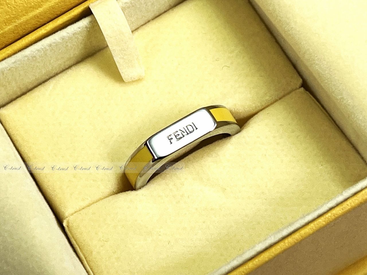 FENDI フェンディ リング 指輪 エナメル ロゴ イタリア製 FENDI フェンディ リング 指輪 エナメル ロゴ イタリア製