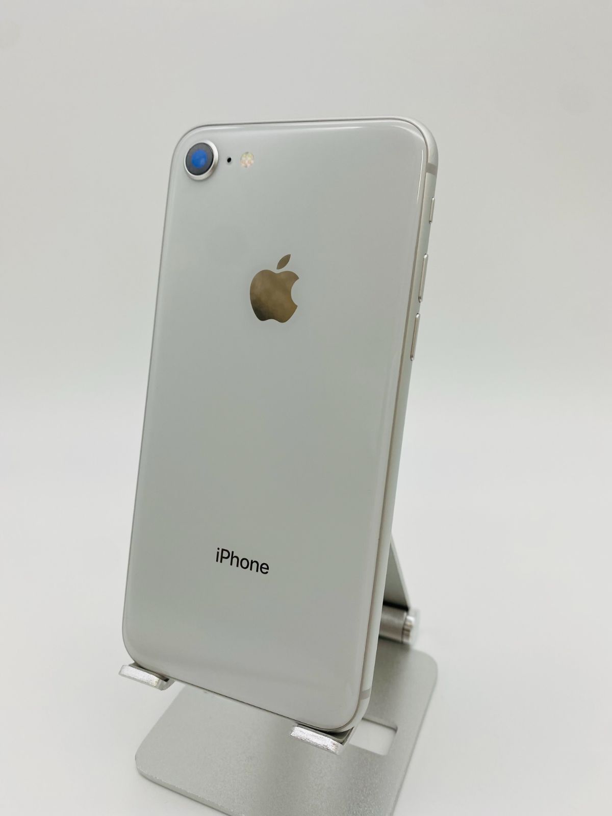 076★美品★iPhone8 64GB SV/シムフリー/バッテリー100% ☆美品☆iPhone8 64GB シルバー/シムフリー/新品バッテリー100