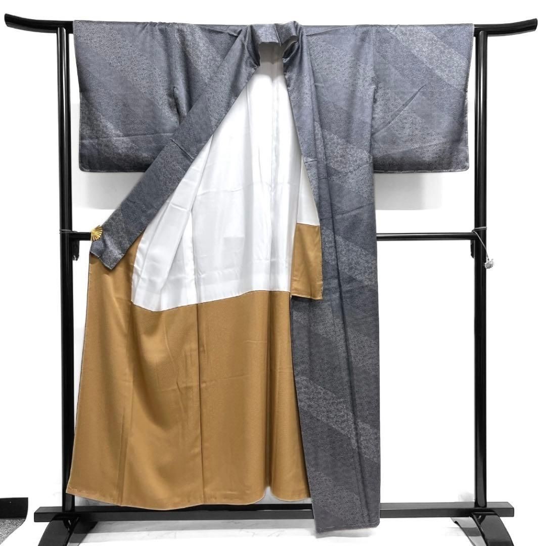 未着用　小紋　江戸小紋　紗綾形　縞　モノトーン　銀杏　鮫小紋　着物　102b d 未着用 小紋 江戸小紋 紗綾形 縞 モノトーン 銀杏 鮫小紋 着物