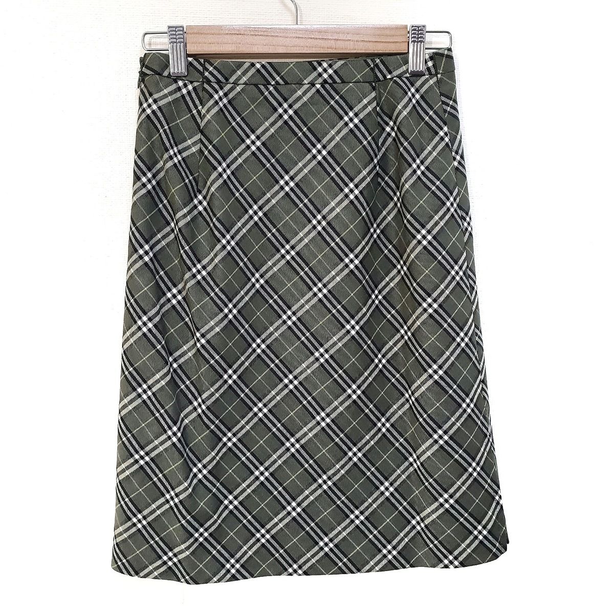 バーバリーブルーレーベル　グリーンスカート36 バーバリーブルーレーベル グリーンスカート36 BURBERRY BLUE