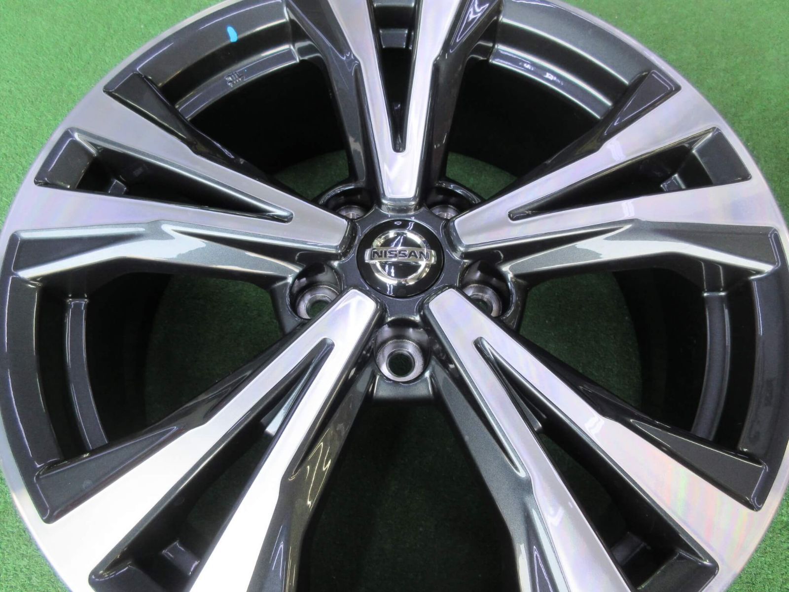 日産 T32エクストレイル純正ホイール 7J-18 5H114.3 +45 新車外しの