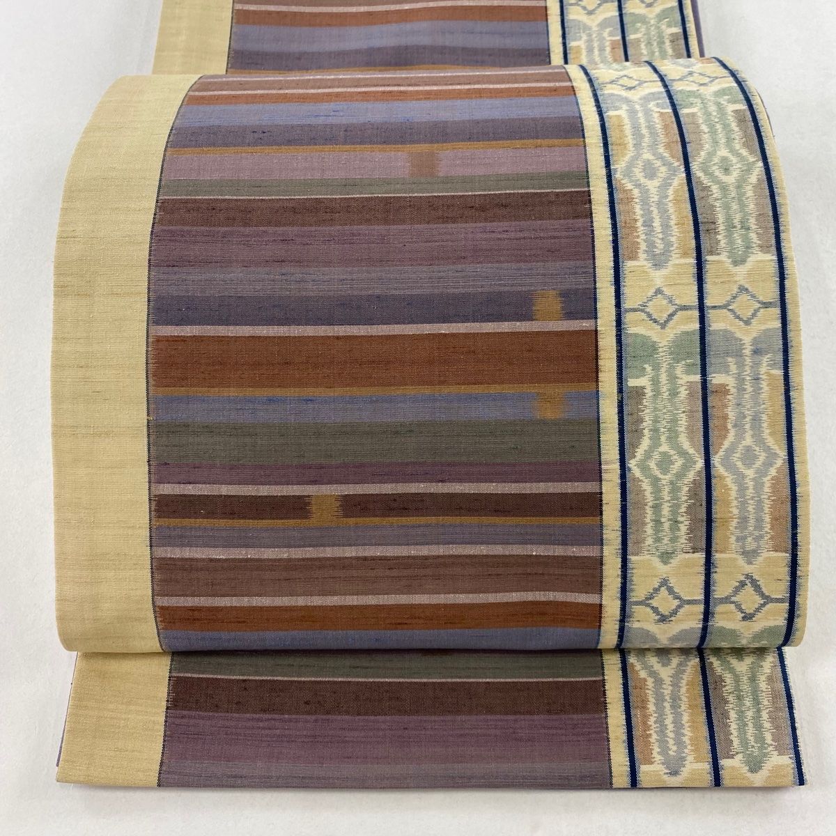 A21 新品　紬地　全通袋帯　美品 秀品 紬縞 幾何学 正絹 袋帯 美品 秀品 幾何学 縞 金糸 灰白 全通 正絹 【中古】 （袋帯