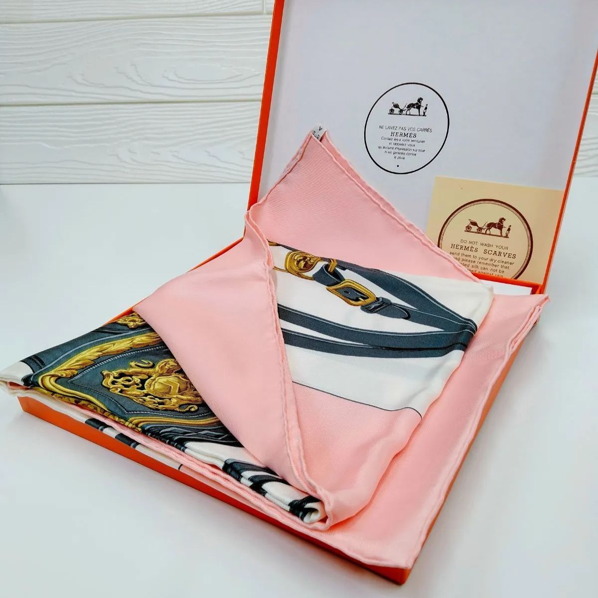 極美品 未使用】HERMÈS エルメス 100％ シルクスカーフ カレ90