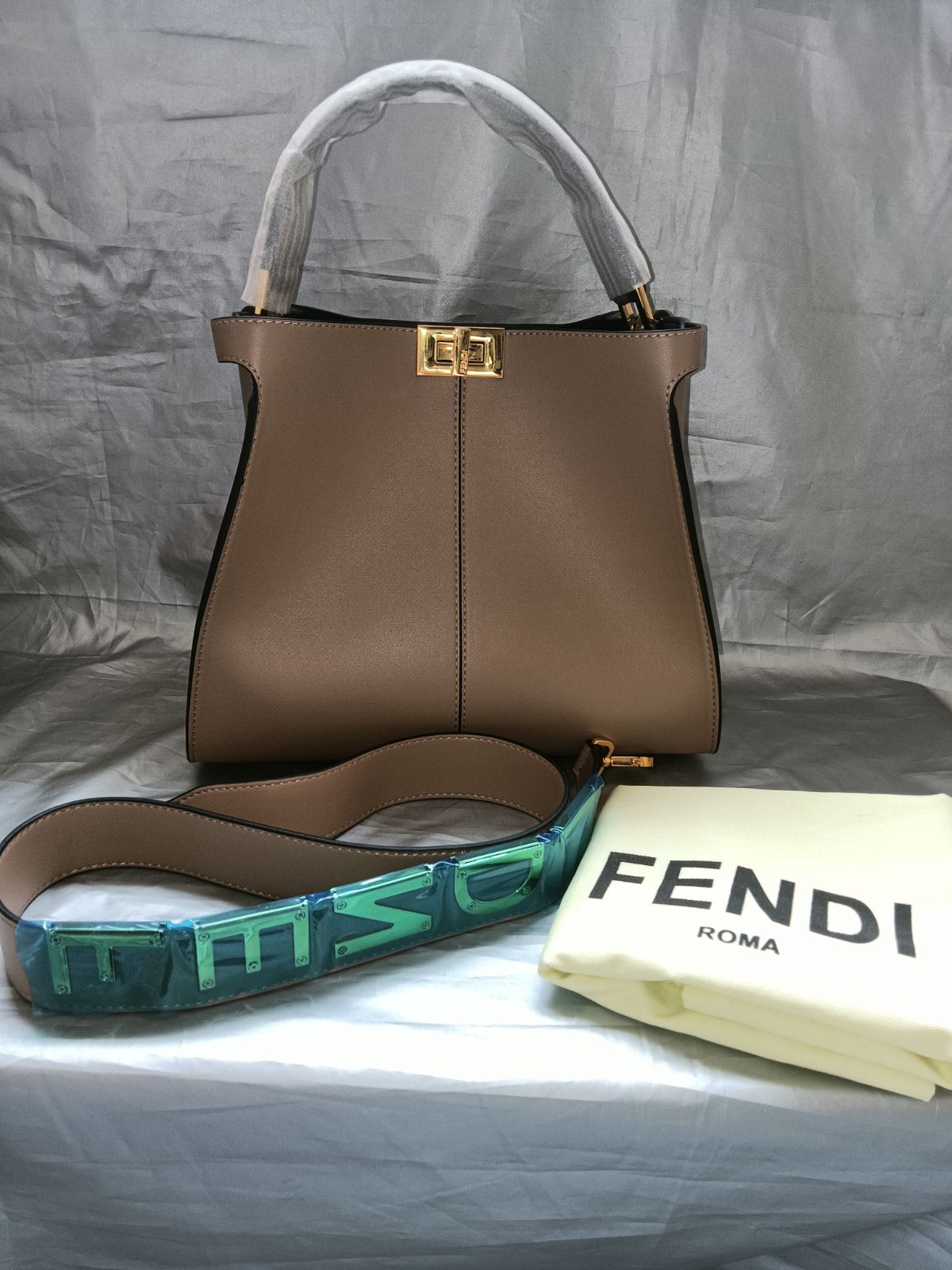 FENDI ピーカブー エックスライト ミディアム シルバー金具 レザー レディース トートバッグ