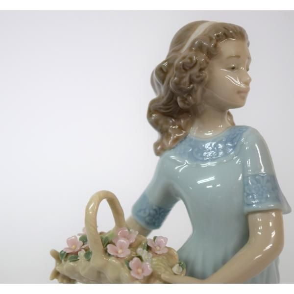 リヤドロLLADRO【超美品・希少】　　　　　　　　　箱入り〘春のお庭に帰って〙 リヤドロ LLADRO「春のお庭に帰って」磁器フィギュア・底部に窯