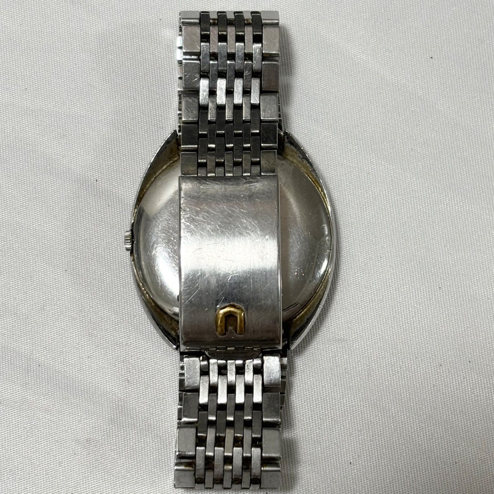 送料無料 UNIVERSAL