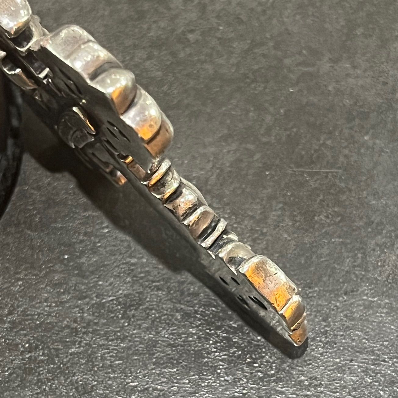 CHROME HEARTS ラージ フィリグリークロス レザーブレイド
