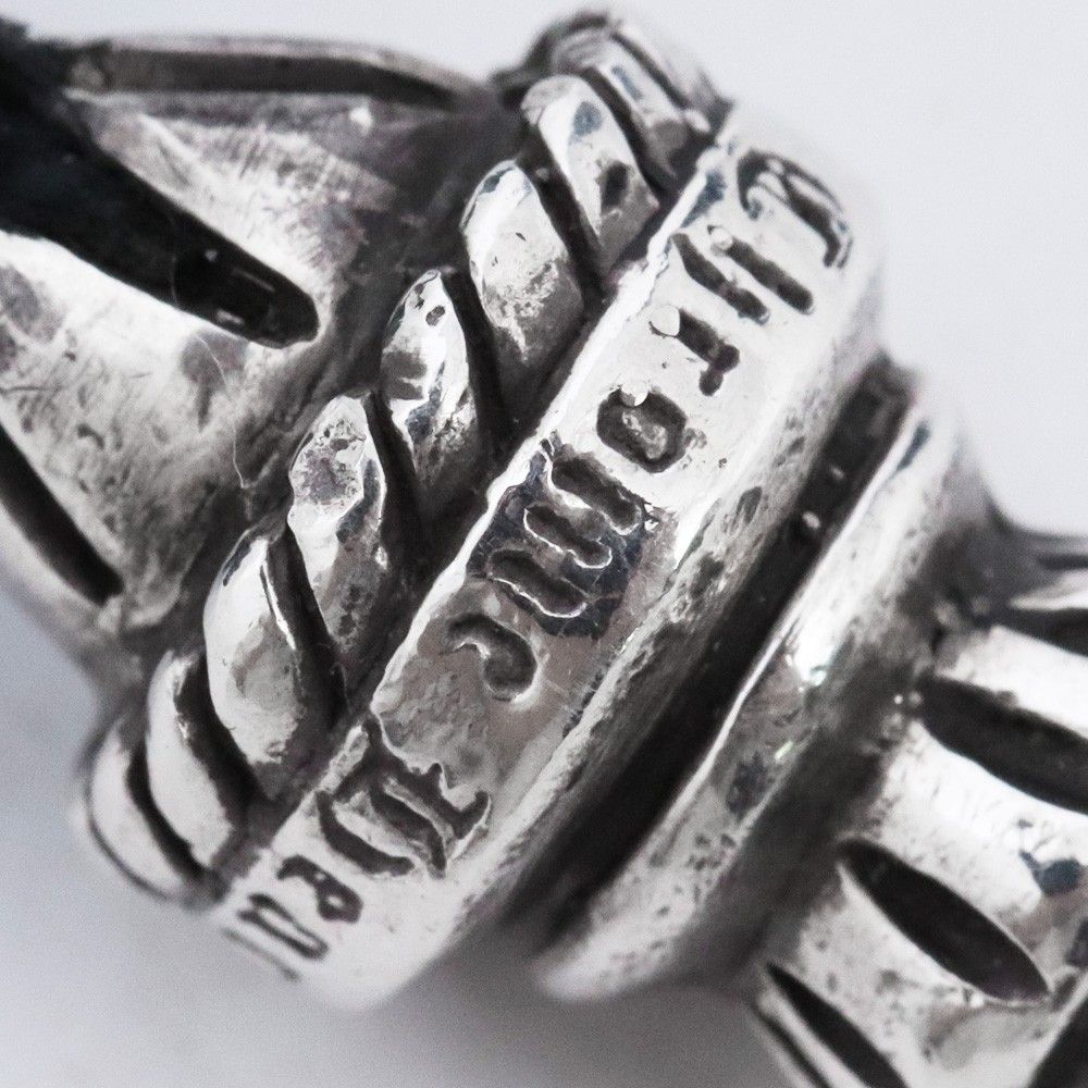 CHROME HEARTS クリンプトCHクロスペンダント スモール レザーブレイド