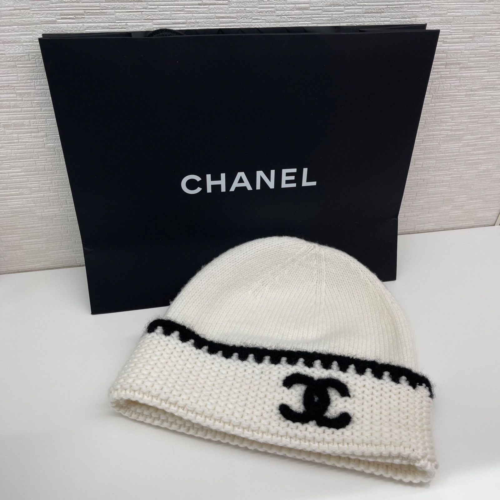 新品】【未使用品】2023-2024 AW 最新作 CHANEL シャネルAA9203 B13196 NO943 ロゴ ニットキャップ ビーニー  カシミヤ×シルク ホワイト×ブラック 23A 帽子 ハット ニット帽 レディース ブランド 白×黒 - メルカリ