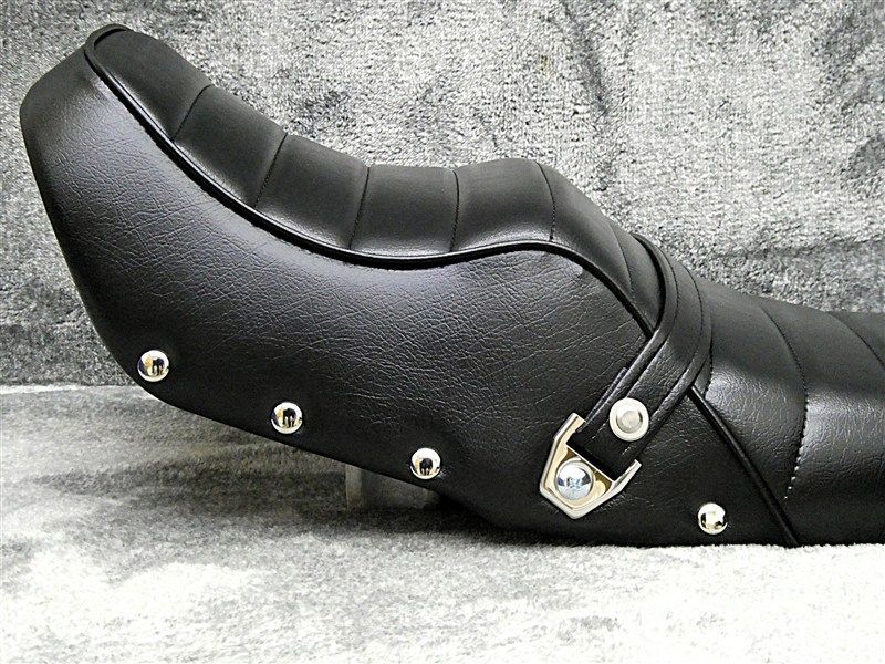 XJ400 鋲打ち 黒皮 タックロールシート ブラックXJ400D XJ400E XJ550 あんこ抜き ローダウン4GO 完成品 段シート へっぽこ社長